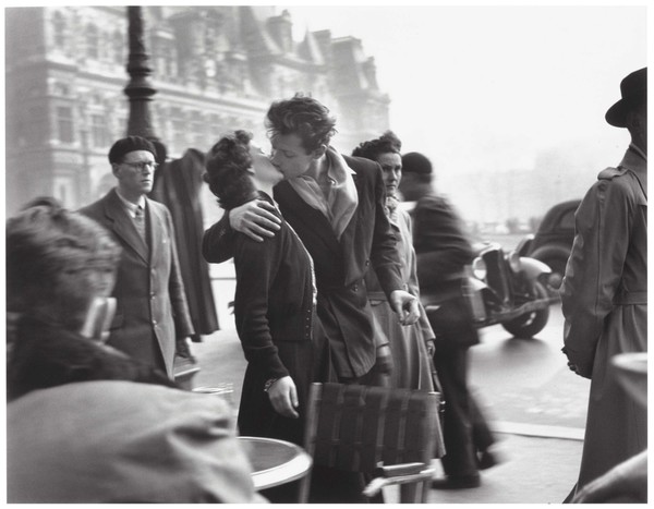 LE BAISER DE L'HÔTEL DE VILLE